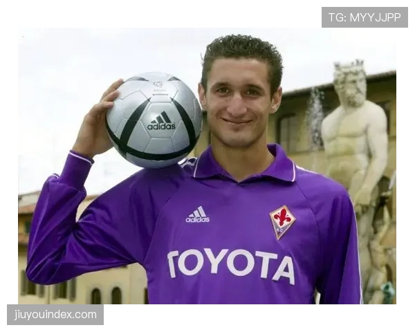 “足球进校园”项目在都灵展开,基耶利尼参与青少年训练课。